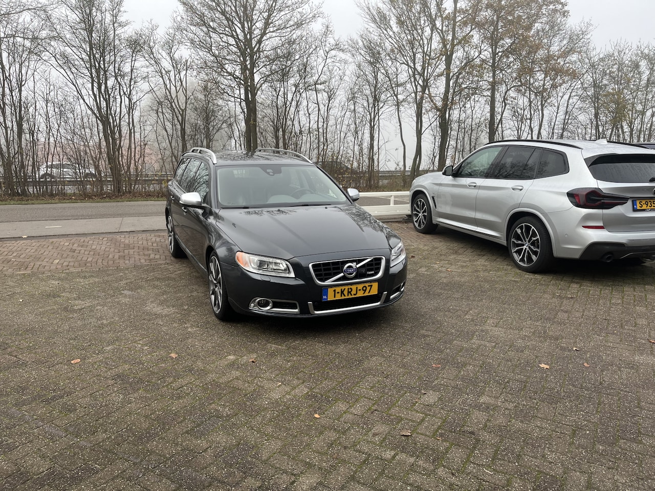 Volvo V70 - 1.6 T4 R-Edition 2x CAMERA TREKHAAK AUTOMAAT LEER STOELVERWARMING - AutoWereld.nl