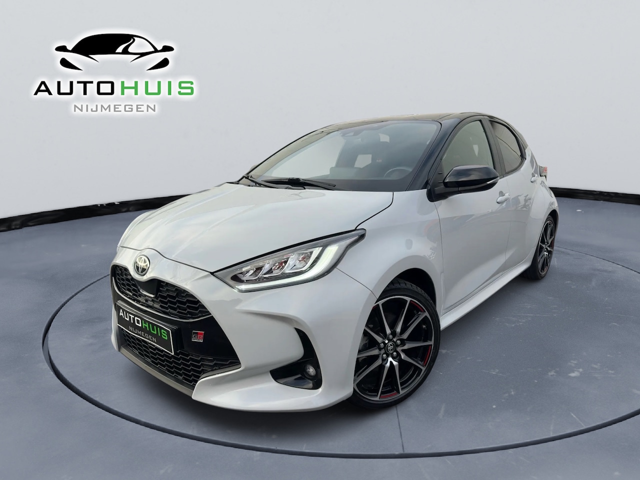 Toyota Yaris - 1.5 Hybrid GR Sport Bi-tone Blind spot Zeer mooie complete auto - AutoWereld.nl