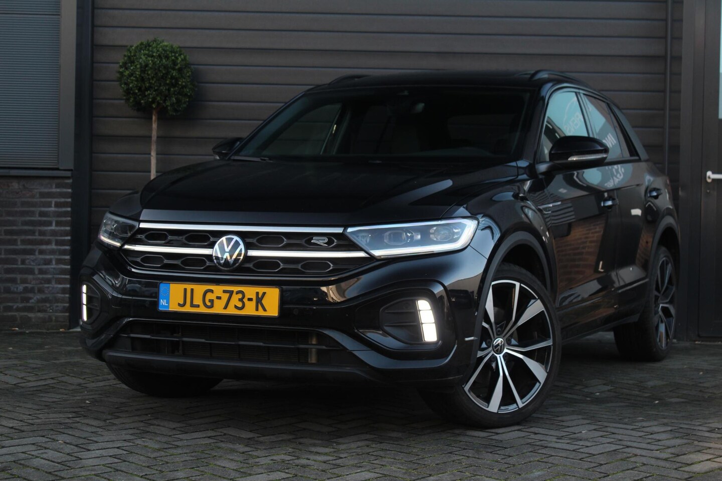 Volkswagen T-Roc - 1.0 TSI R-Line Business | Panorama dak | IQ.Light | 19 Inch | R Stoelen - AutoWereld.nl