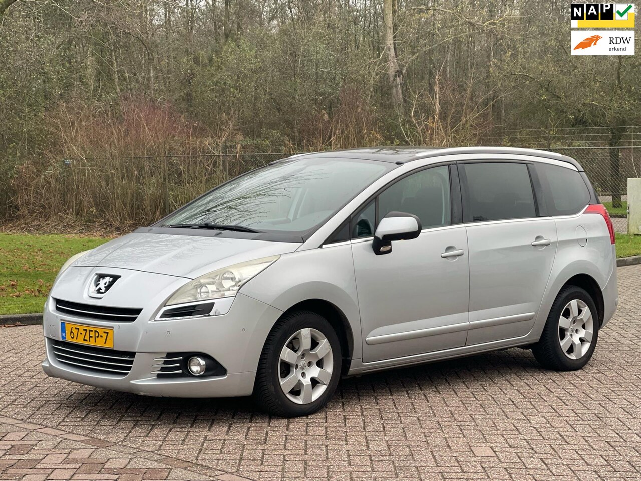 Peugeot 5008 - 1.6 THP Style 5p./AIRCO/CRUISE/NAVI/PANO/PARKEERSENS VOOR-ACHTER/TREKHAAK - AutoWereld.nl