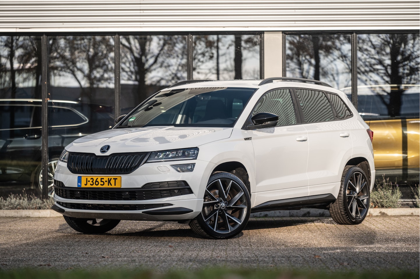 Skoda Karoq - 1.5 TSI ACT Sportline Business | ACC | Camera | Keyless | Navi | Virtual Cockpit | Stoelve - AutoWereld.nl
