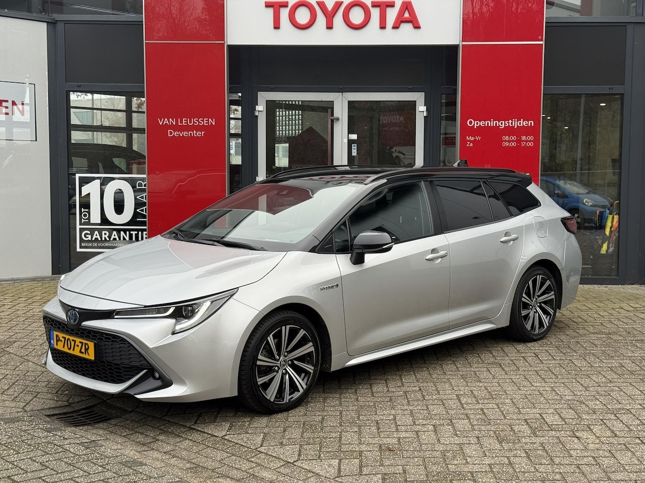 Toyota Corolla Touring Sports - 1.8 Hybrid Bi-Tone TREKHAAK STUURVERW. ELEK ACHTERKL. - AutoWereld.nl