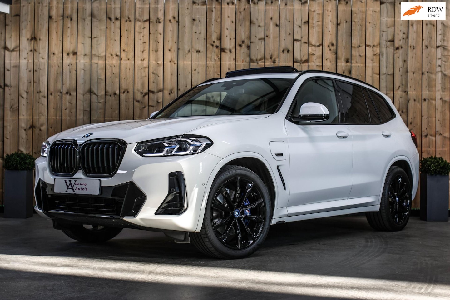 BMW X3 - XDrive30e M-Sport *Pano*360 Camera*Elek. Stoelen*Head-Up*Trekhaak* - AutoWereld.nl
