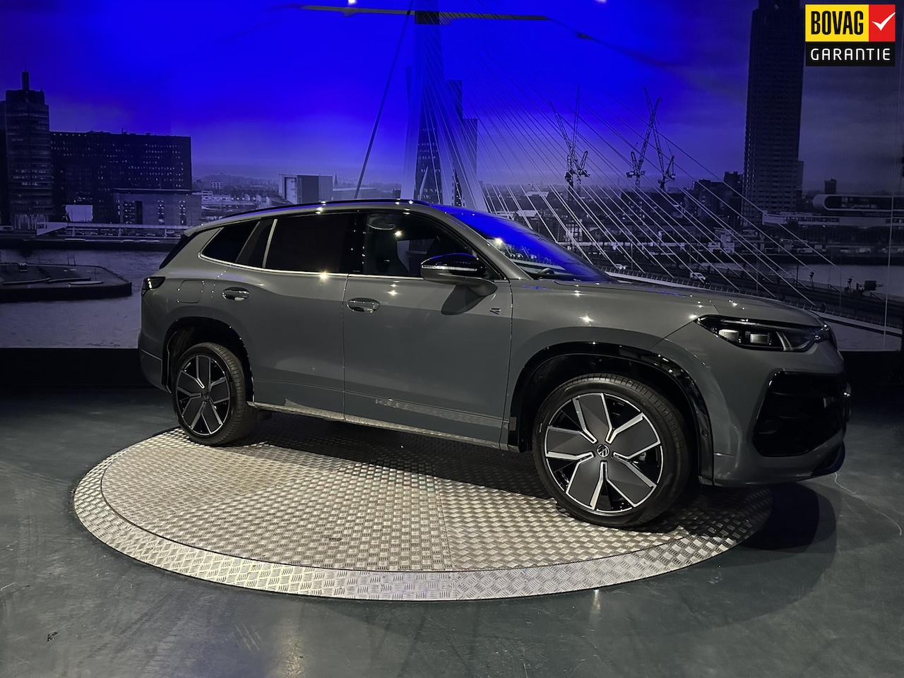 Volkswagen Tayron - 1.5 eHybrid R-Line Edition *Pano*Keyless*BlackStyle* - AutoWereld.nl