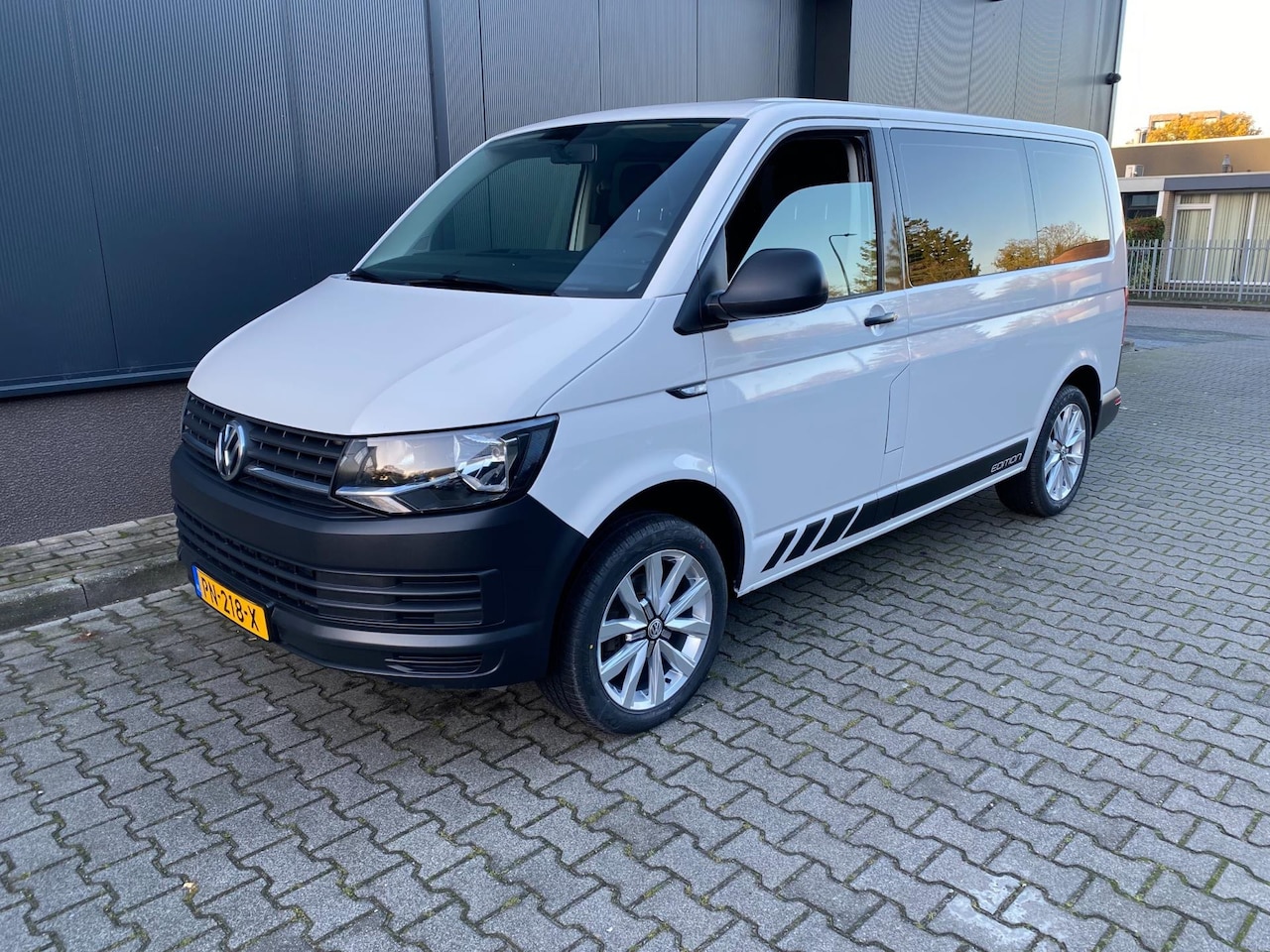 Volkswagen Transporter Kombi - 2.0 TSI L1h1 9PERSOONS MET AIRCO - AutoWereld.nl