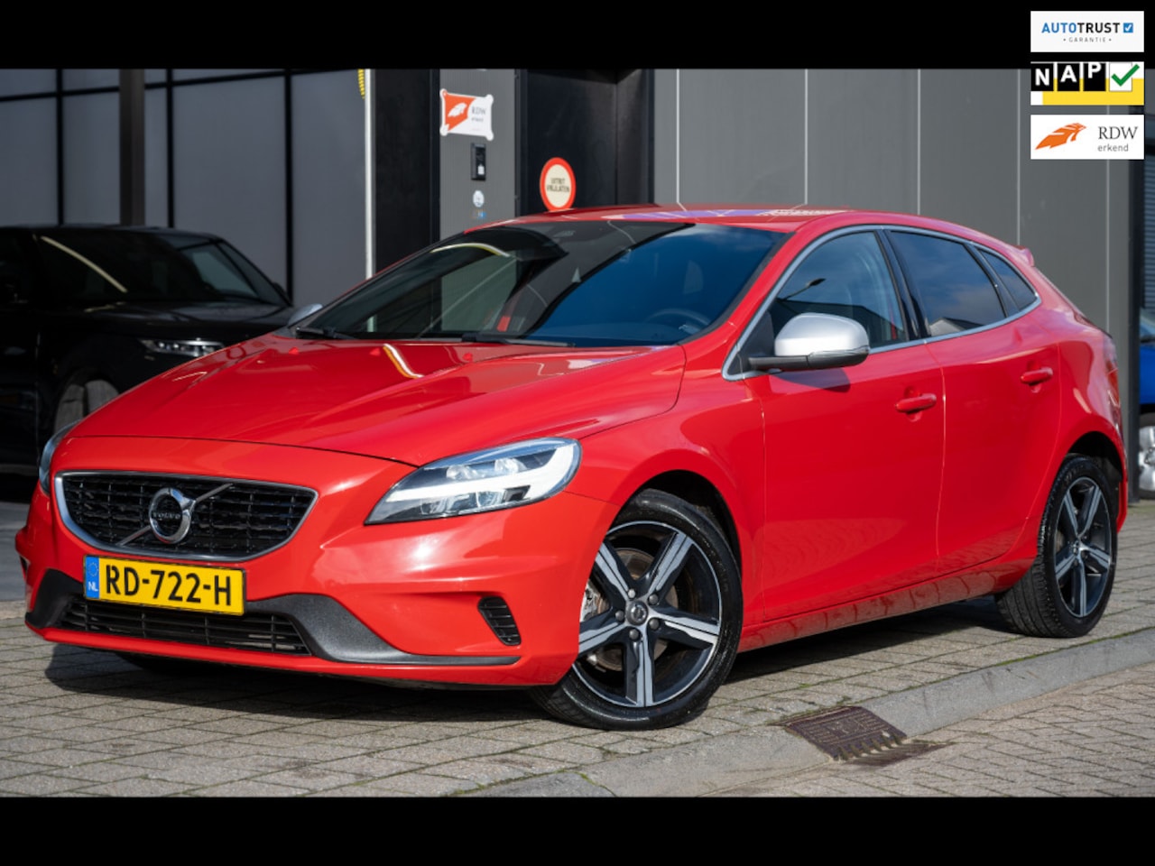Volvo V40 - 2.0 T4 Business Sport|R-DESIGN|LEDER/ALCANTARA - AutoWereld.nl
