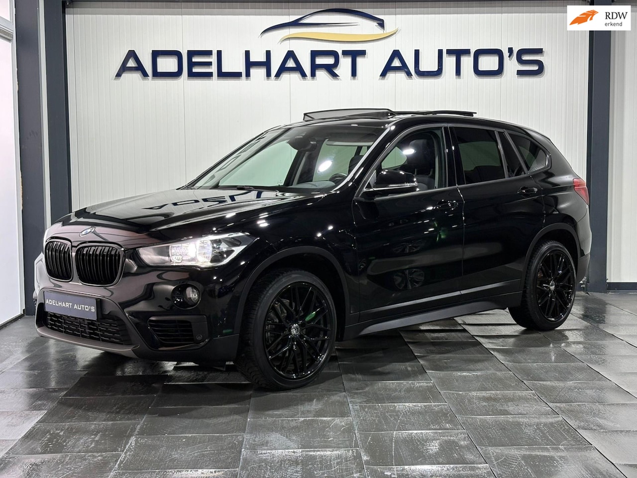 BMW X1 - SDrive18i Executive / Panorama dak / Navigatie full map / Cruise control / Climate control - AutoWereld.nl