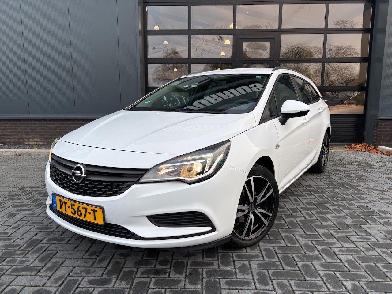 Opel Astra Sports Tourer - 1.0 Turbo Edition Airco/Trekhaak/Cruise control/Lage kmstand - AutoWereld.nl