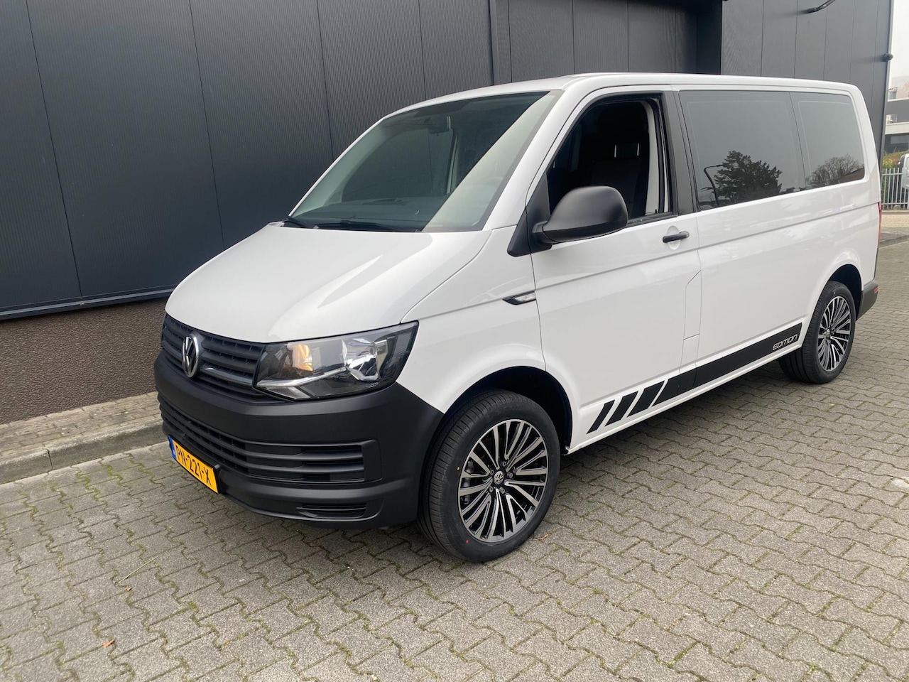 Volkswagen Transporter Kombi - 2.0 TSI L1h1 9PERSOONS MET AIRCO - AutoWereld.nl
