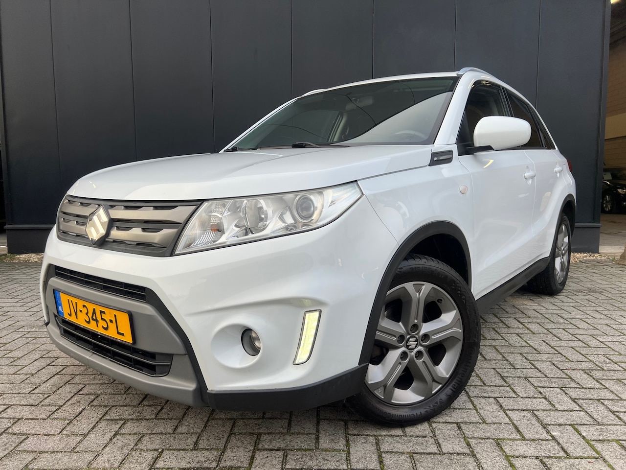 Suzuki Vitara - 1.6 Exclusive '16 Clima/Lmv/Navi/Camera/Nap - AutoWereld.nl