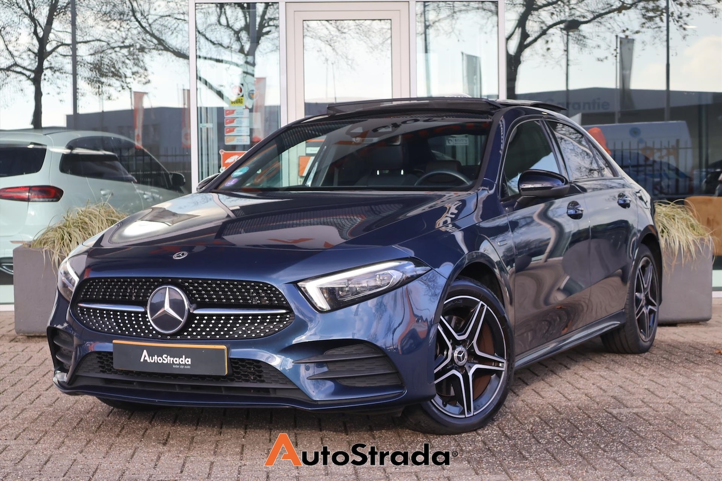 Mercedes-Benz A-klasse - Limousine A 250e AMG-Line 218pk | Memory | Sfeer | Keyess | Cruise | Pano | Climate | Navi - AutoWereld.nl