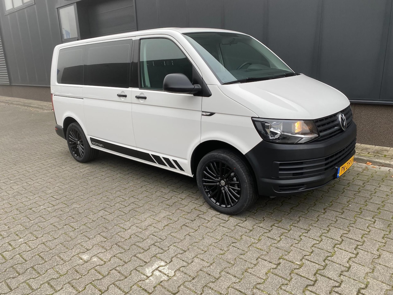 Volkswagen Transporter Kombi - 2.0 TSI L1h1 9PERSOONS MET AIRCO - AutoWereld.nl