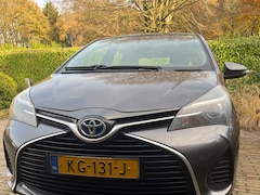 Toyota Yaris - 1.5 Hybrid Aspiration 1.5 hybrid AUT 5 drs 2016 bruin metallic Apk 9-2026 NAP trekhaak, camera cruise enz