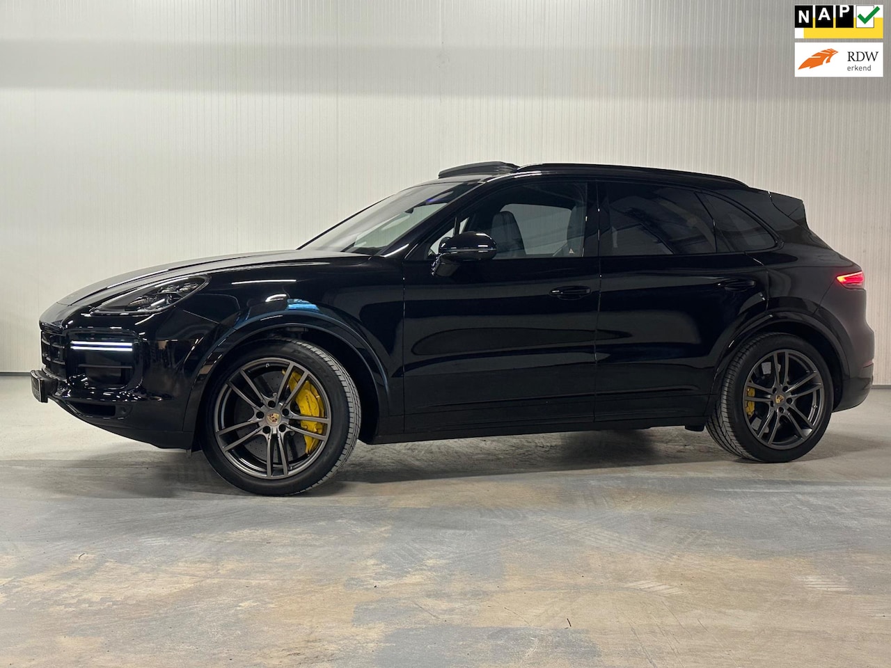 Porsche Cayenne - 4.0 Turbo | NAP | SPORT CHRONO | PANO | FULL LED | TREKHAAK | FULL OPTIONS - AutoWereld.nl