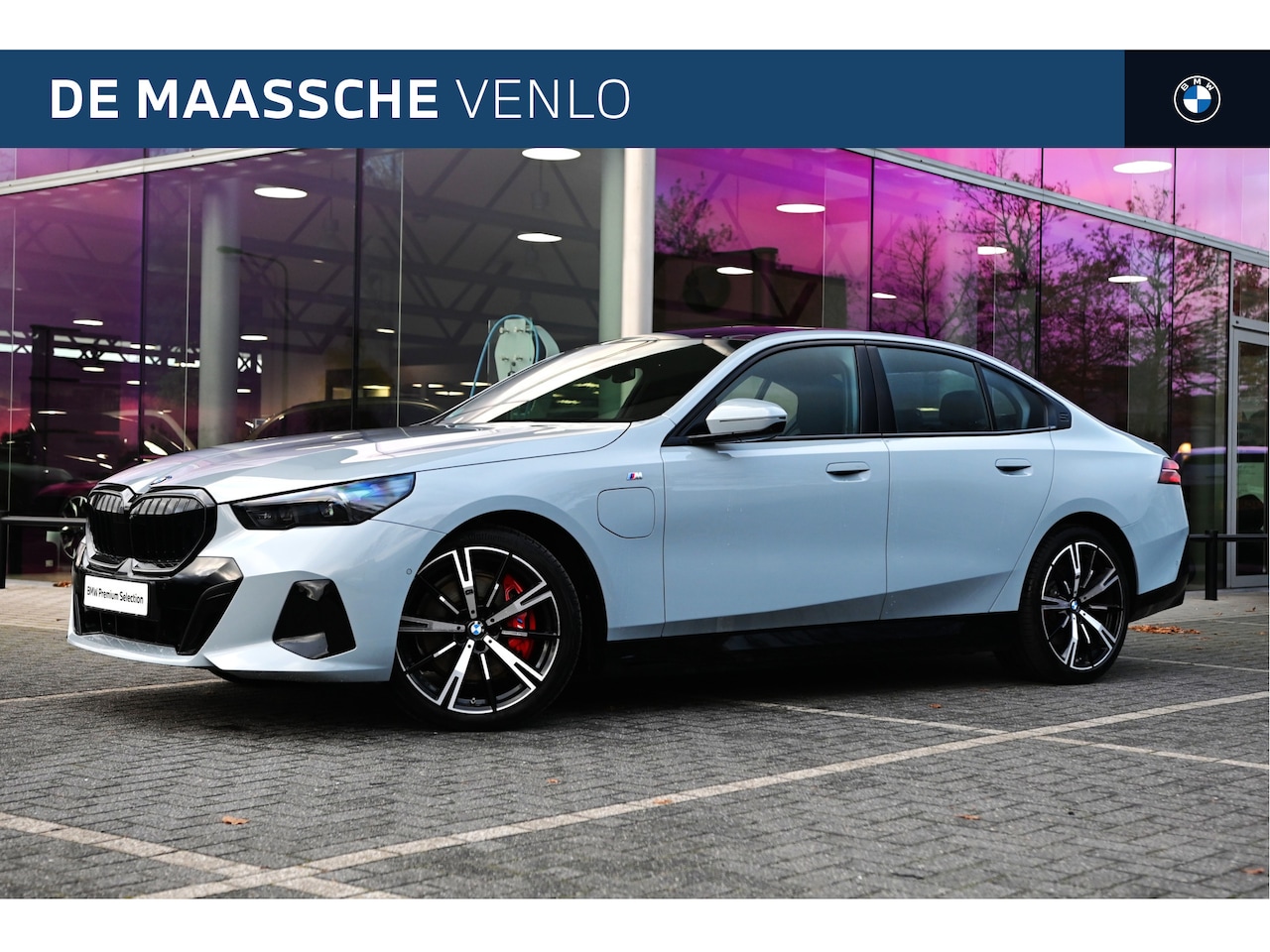 BMW 5-serie - 550e xDrive High Executive M Sport Automaat / Panoramadak / Adaptief onderstel professiona - AutoWereld.nl
