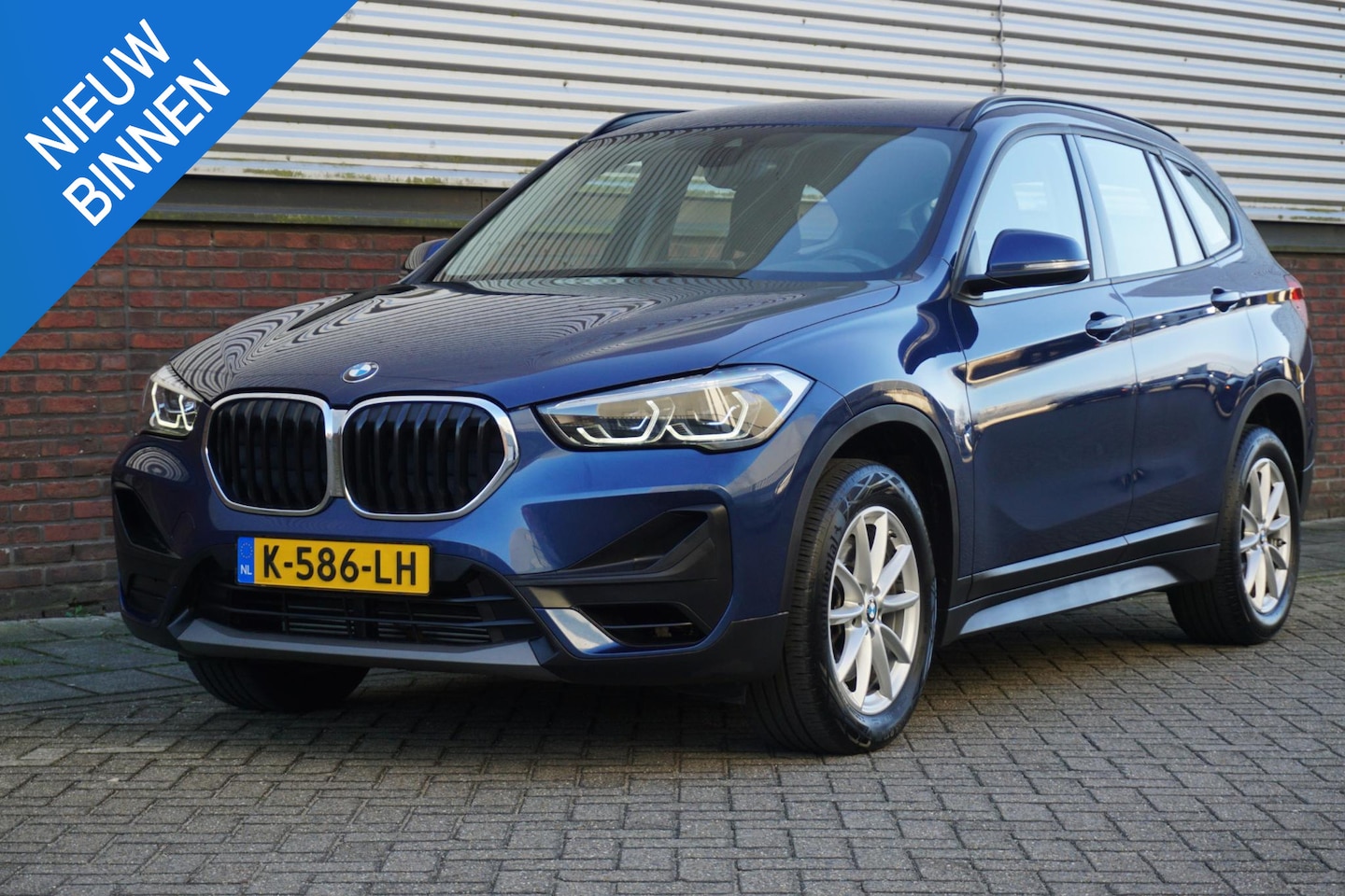 BMW X1 - sDrive20i Executive Edition/Head-Up/Sportstoelen/ LED/Trekhaak. - AutoWereld.nl