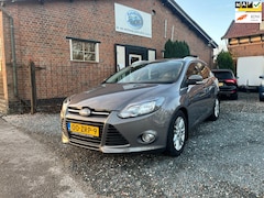 Ford Focus Wagon - 1.0 EcoBoost Titanium ( Climate controle + Navigatie + Trekhaak )