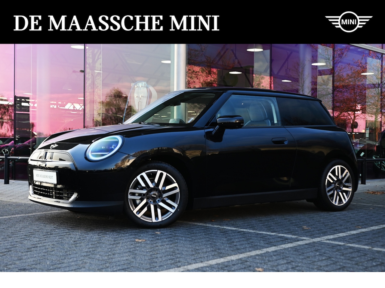 MINI Cooper - Hatchback E / Classic / Pakket L / 17" Parallel Spoke 2-tone - AutoWereld.nl