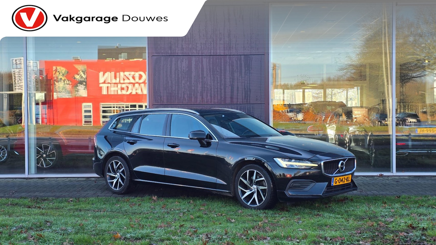 Volvo V60 - 2.0 T4 Momentum Pro | NAP | Virtualcockpit | ACC | Leder |Automaat - AutoWereld.nl
