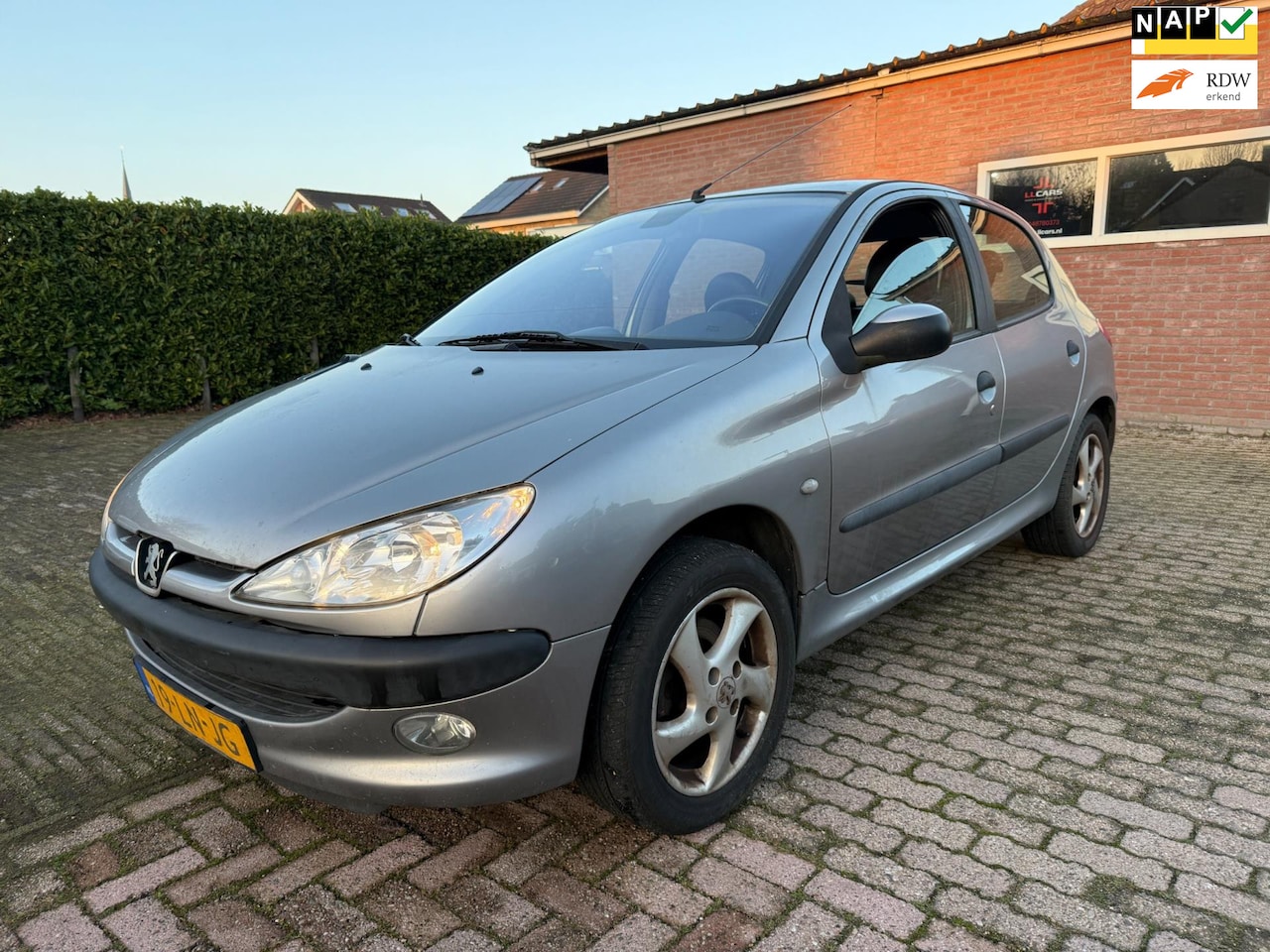 Peugeot 206 - 1.6-16V APK 3-9-2026 airco 5 drs lmv half leer - AutoWereld.nl