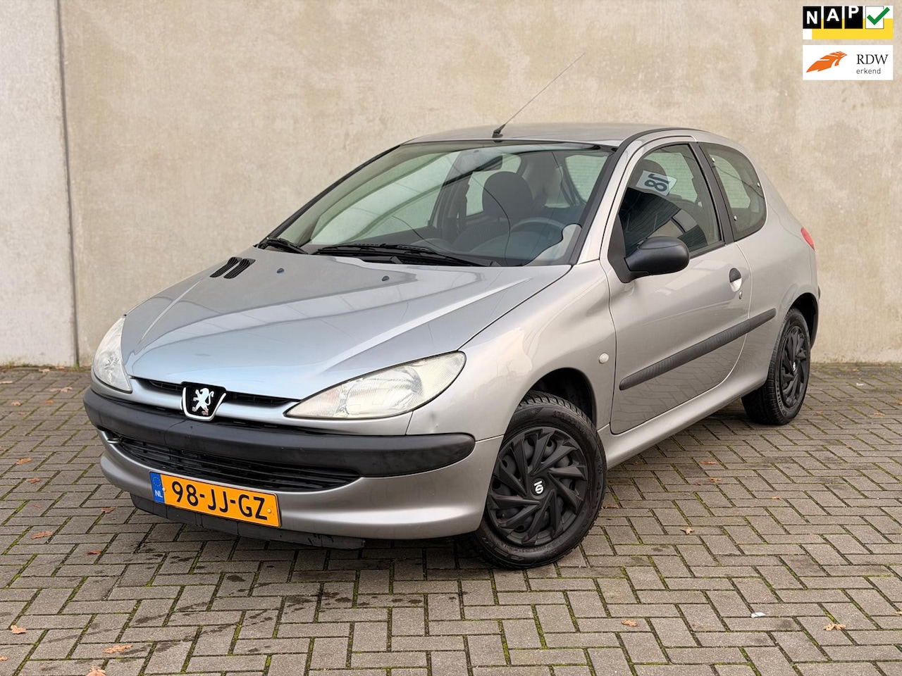 Peugeot 206 - 1.1 XR Ori NL NAP Trekhaak Bluetooth Elektrische ramen CV - AutoWereld.nl