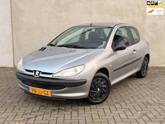 Peugeot 206 - 1.1 XR Ori NL NAP Trekhaak Bluetooth Elektrische ramen CV