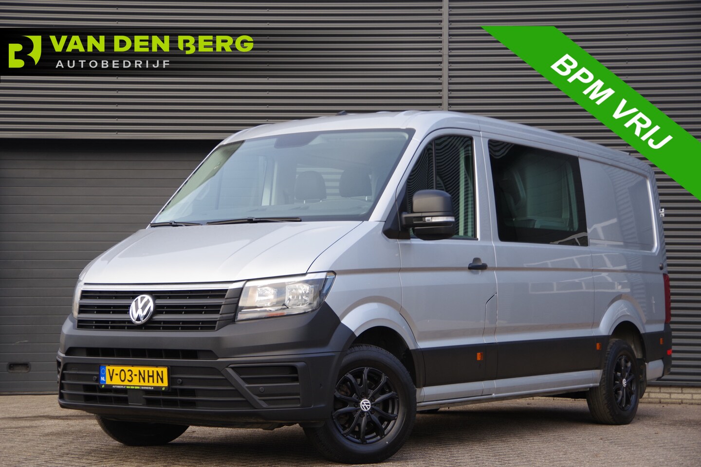 Volkswagen Crafter - 35 2.0 TDI L3H2 DC 6P, 140PK AUT. LEDER, TREKHAAK, CAMERA, NAVI, AIRCO, APPLE CARPLAY/ANDR - AutoWereld.nl