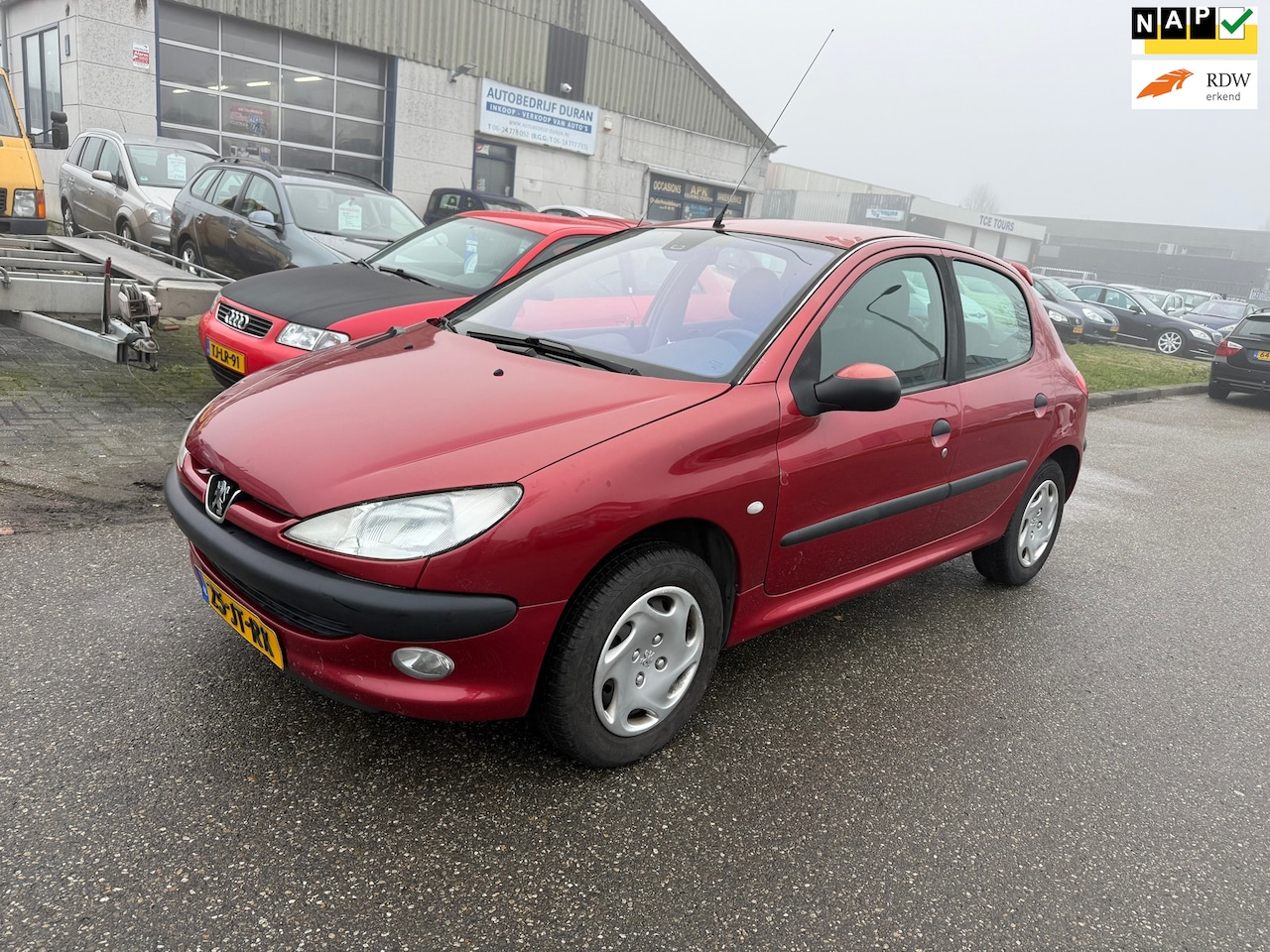Peugeot 206 - 1.6-16V Gentry Premium Clima Bj:2002 NAP! - AutoWereld.nl