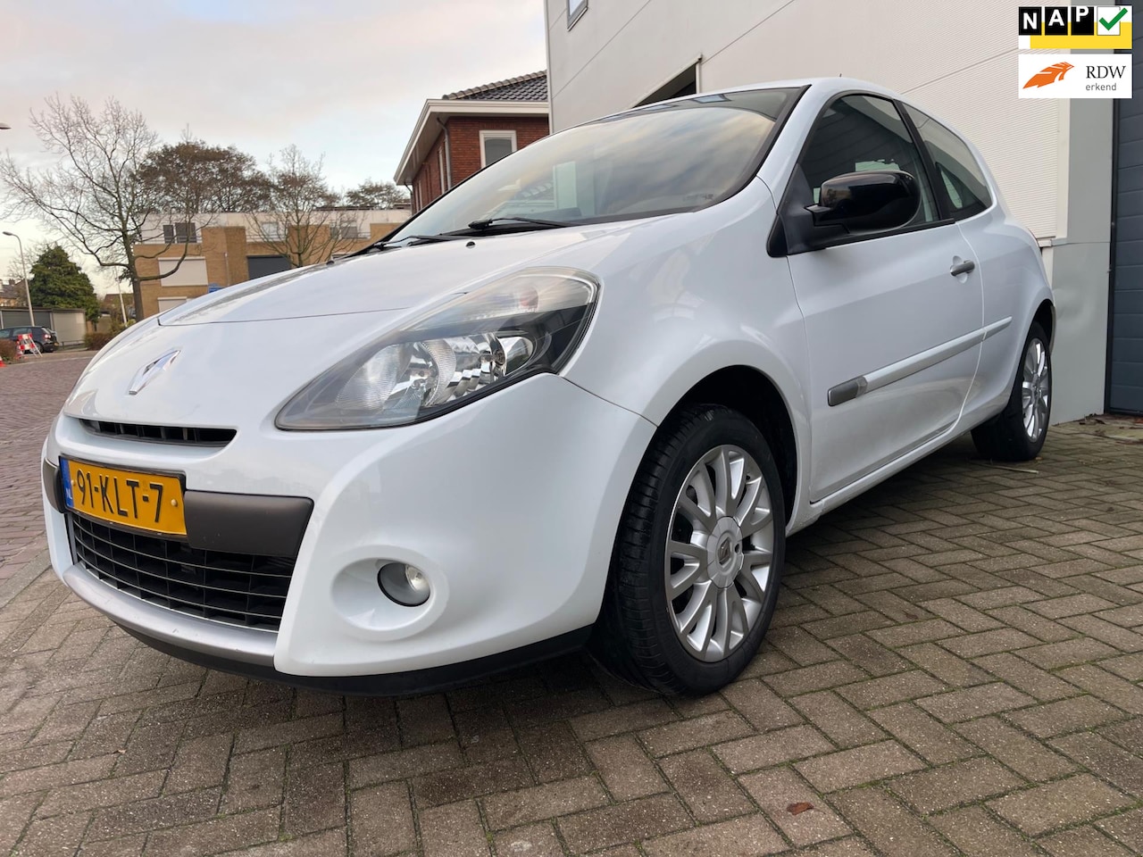 Renault Clio - 1.2 TCe Dynamique/Dealer-onderhouden/Navi/Cruise-c/Airco/Aux/2eigenaar - AutoWereld.nl
