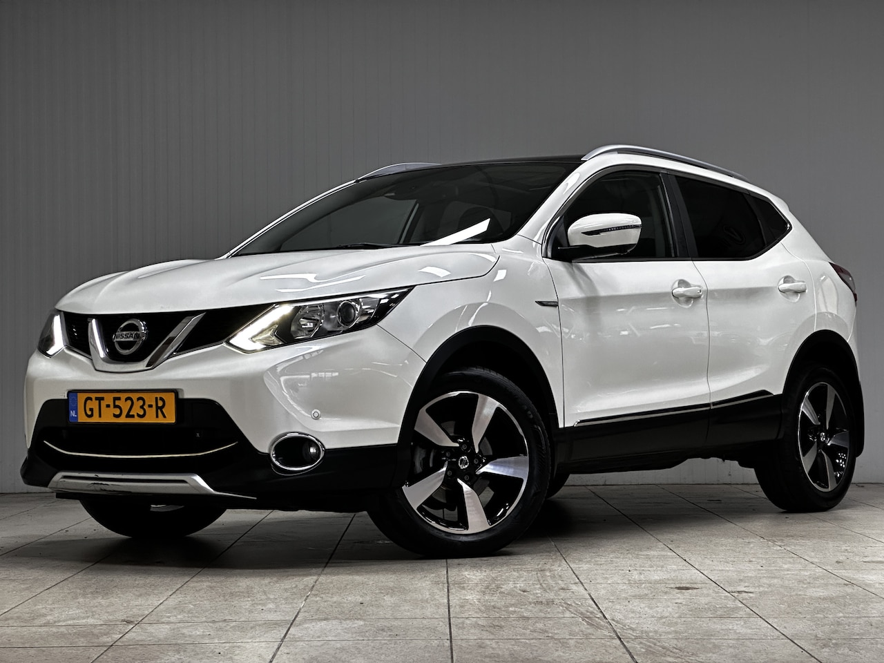 Nissan Qashqai - 1.2 Connect Edition/ Pano-Dak!/ 360 Cam/ Parelmoer!/ 18''LMV/ Keyless/ Clima/ Navi/ Cruise - AutoWereld.nl