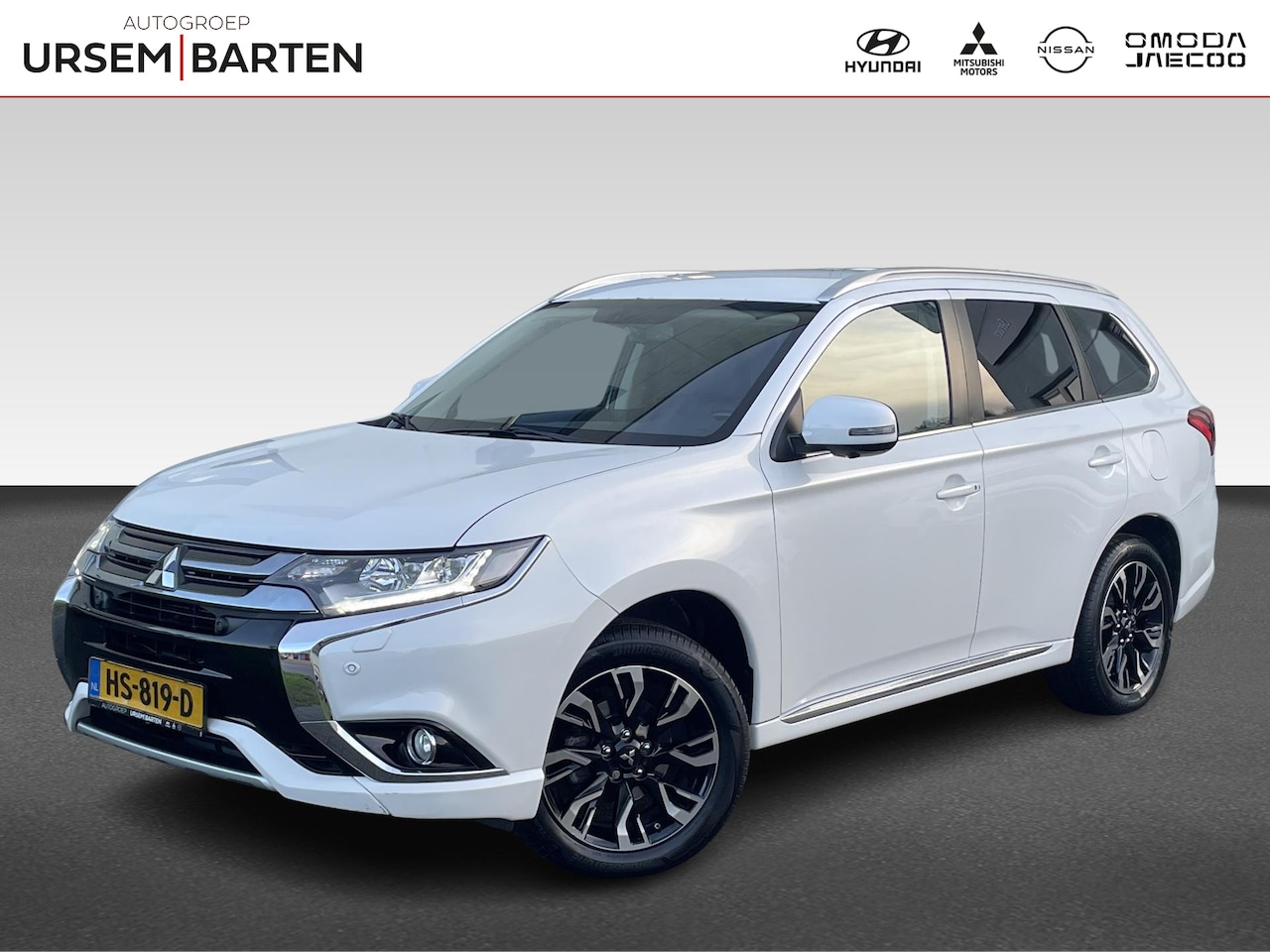 Mitsubishi Outlander - 2.0 PHEV instyle | Leder | Navigatie - AutoWereld.nl