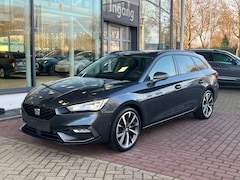SEAT Leon Sportstourer - 1.5 eTSI FR / Panorama dak / zwenkbare trekhaak / 18 Inch / Full Led / Keyless / getint gl