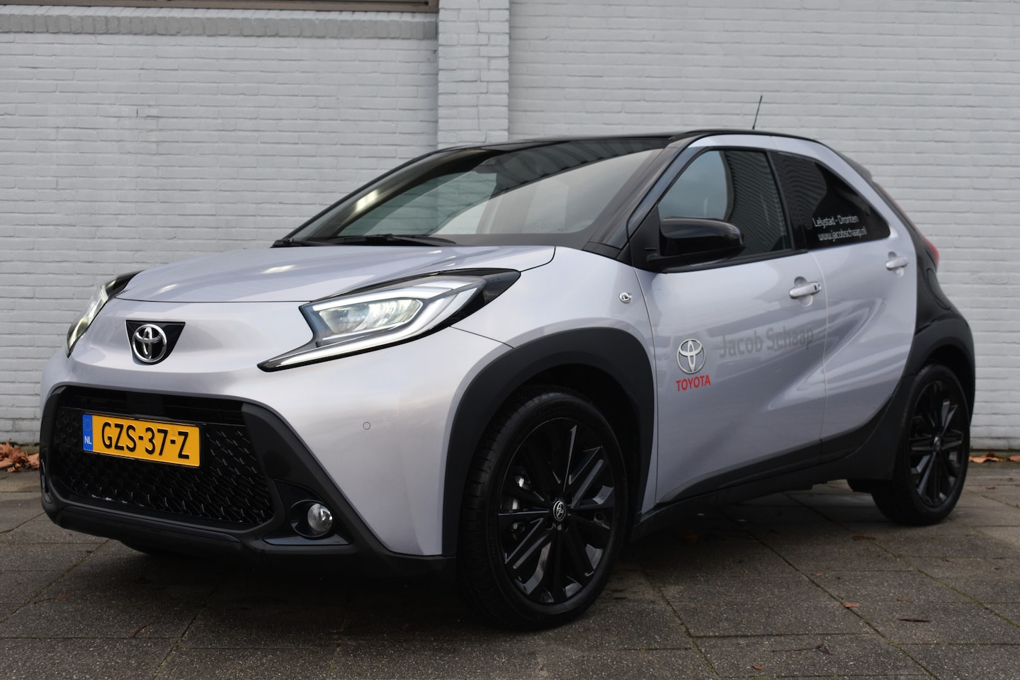 Toyota Aygo X - 1.0 VVT-i MT JBL | Apple CarPlay/Android Auto | JBL audio | Lila & Black GAAF!! | Demonstr - AutoWereld.nl