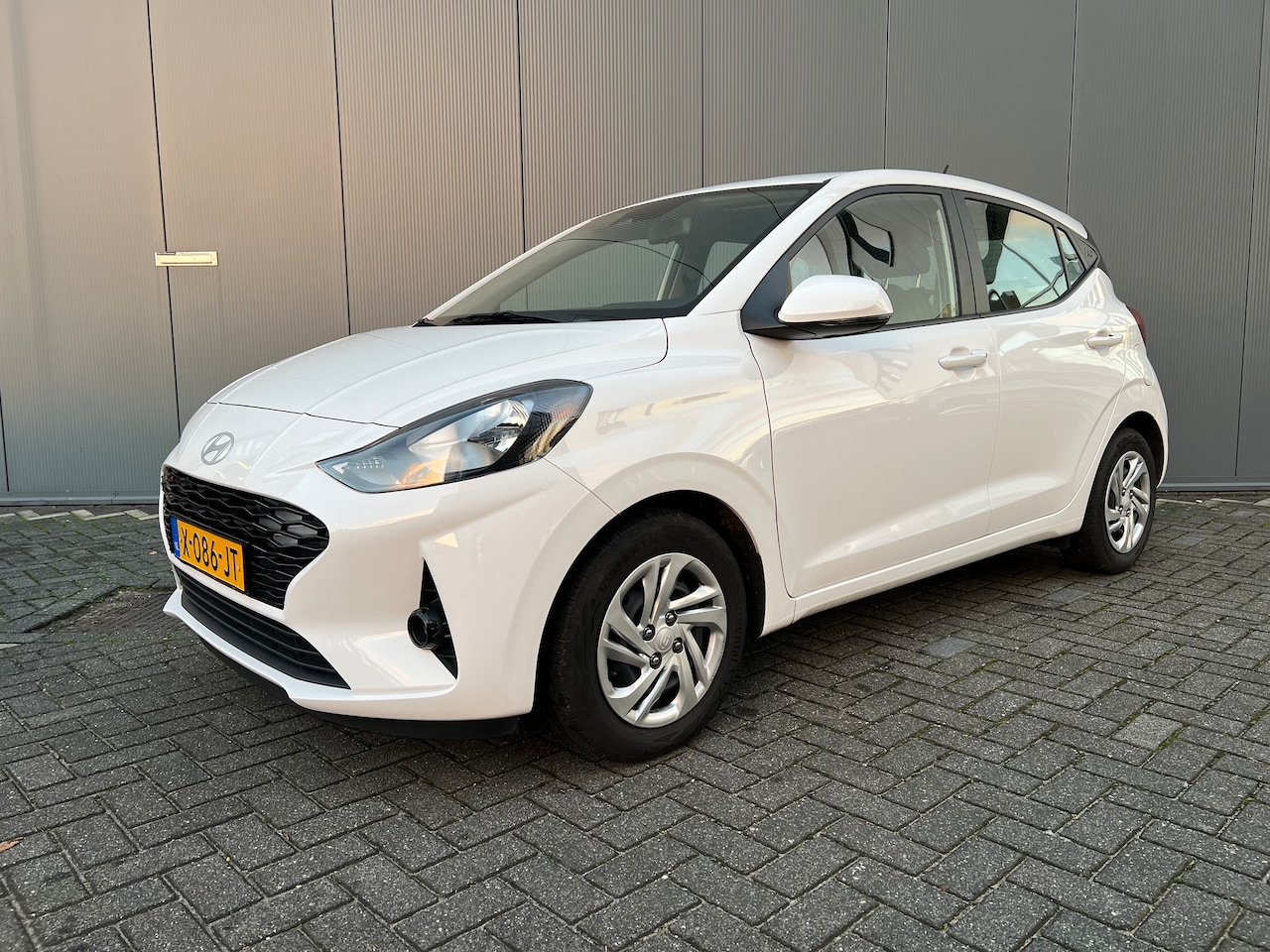 Hyundai i10 - 1.0 66pk Comfort 1.0 67pk Comfort Facelift | LED | Airco | Carplay | Navigatie | Bluetooth - AutoWereld.nl