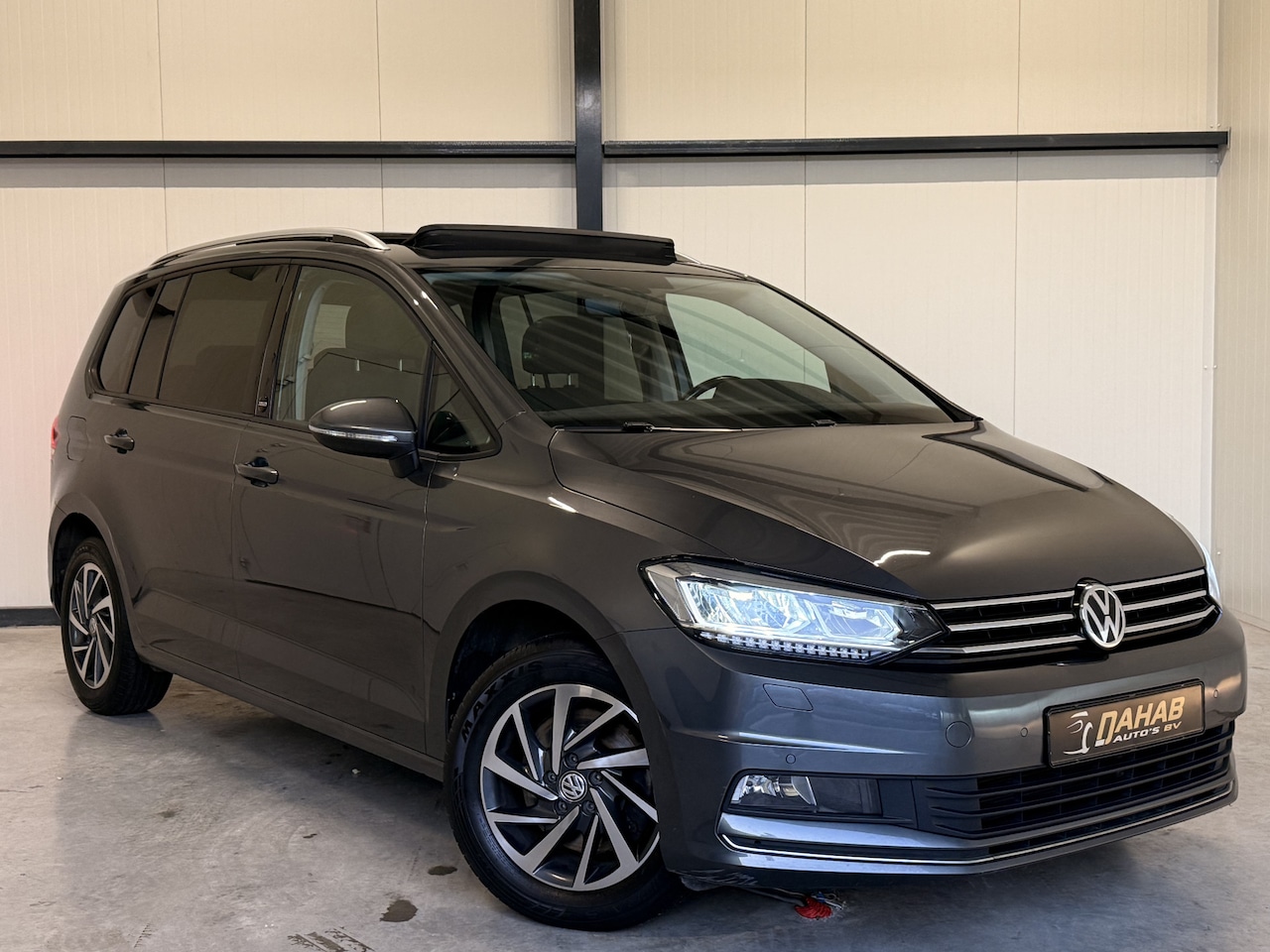 Volkswagen Touran - 1.4 TSI Comfortline 7p | Pano | Stoelverwarming | Achteruitrijcamera | Trekhaak | Apple Ca - AutoWereld.nl