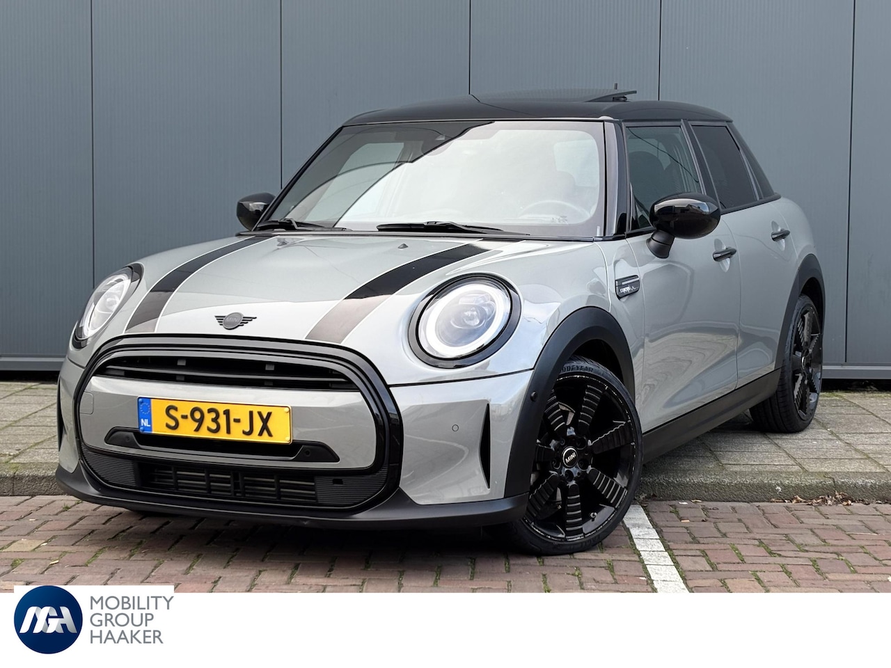 MINI Cooper - Mini 1.5 Camden Plus Edition Panoramadak I Navigatie I Apple carplay/Android auto I Stoel - AutoWereld.nl