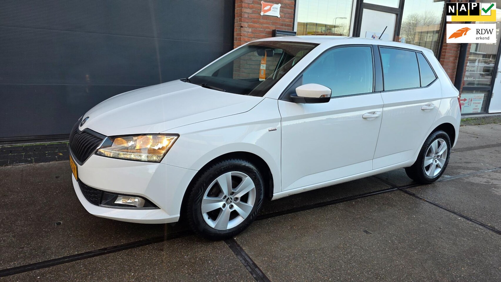 Skoda Fabia - 1.0 Clever| Stoel verw. | Navi | Nwe APK + Onderhoud - AutoWereld.nl