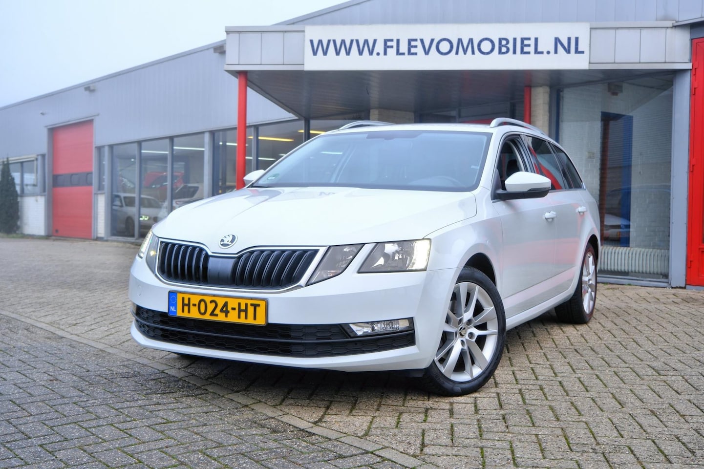 Skoda Octavia Combi - 1.0 TSI Greentech Clever Edition Navi|Half Leder|Clima - AutoWereld.nl