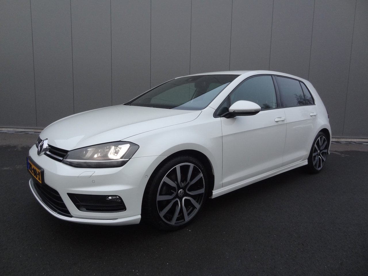 Volkswagen Golf - 1.4 TSI | 2X R-Line | NAVI | DYNAUDIO - AutoWereld.nl