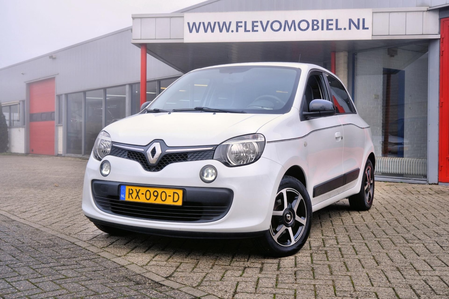 Renault Twingo - 1.0 SCe Limited 5-drs Airco|LMV - AutoWereld.nl
