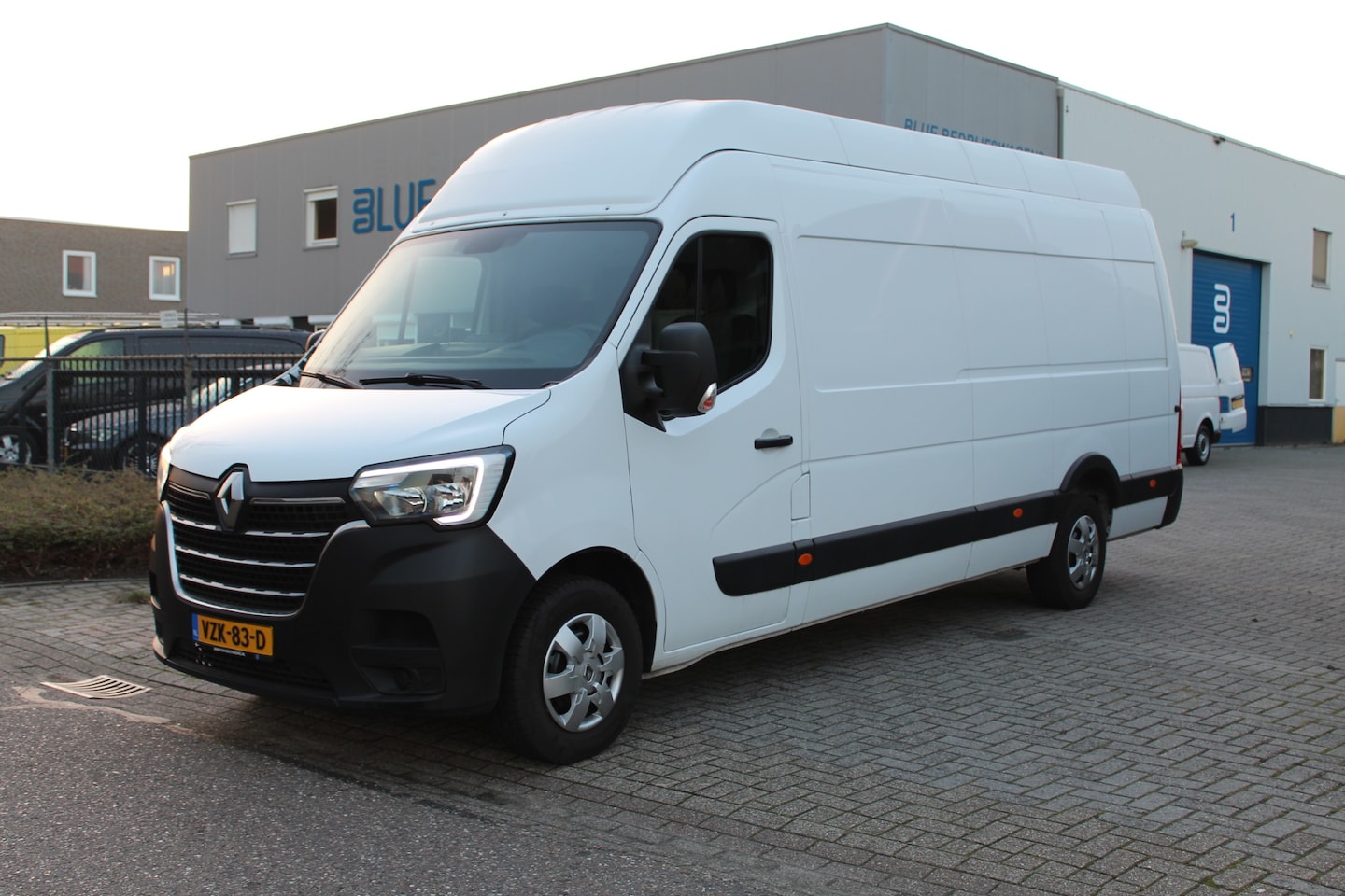 Renault Master - T35 2.3 dCi 145PK E6 L4H3 EL RWD Energy Comfort ✓ Maxi ✓ Jumbo ✓ 3-zits ✓ Navigatie / Came - AutoWereld.nl