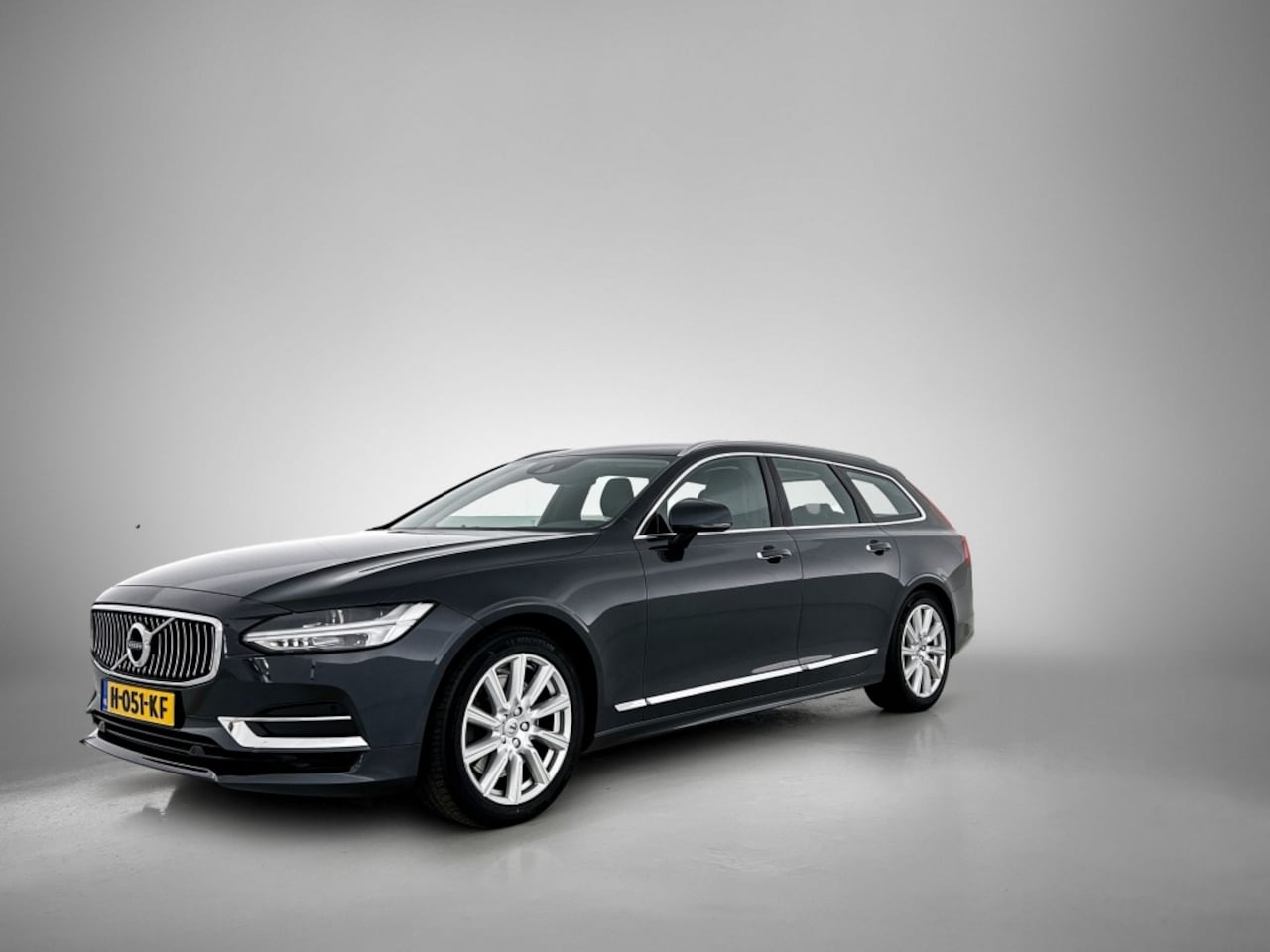 Volvo V90 - 2.0 T4 Inscription | Leder | Adaptive Cruise | Trekhaak - AutoWereld.nl