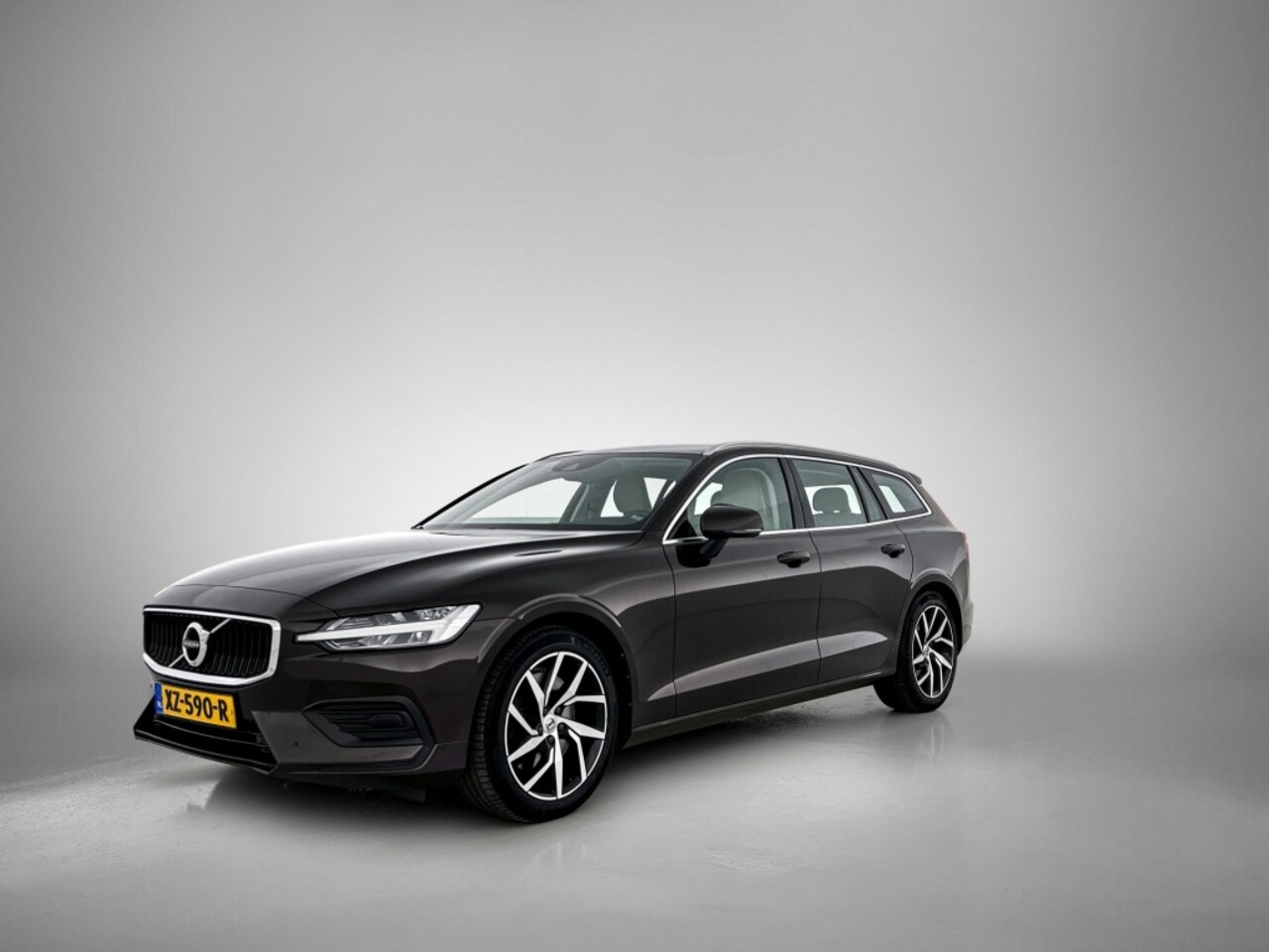 Volvo V60 - T5 Momentum | Climate Pack | Pilot Assist | Camera | H&K | BLIS - AutoWereld.nl