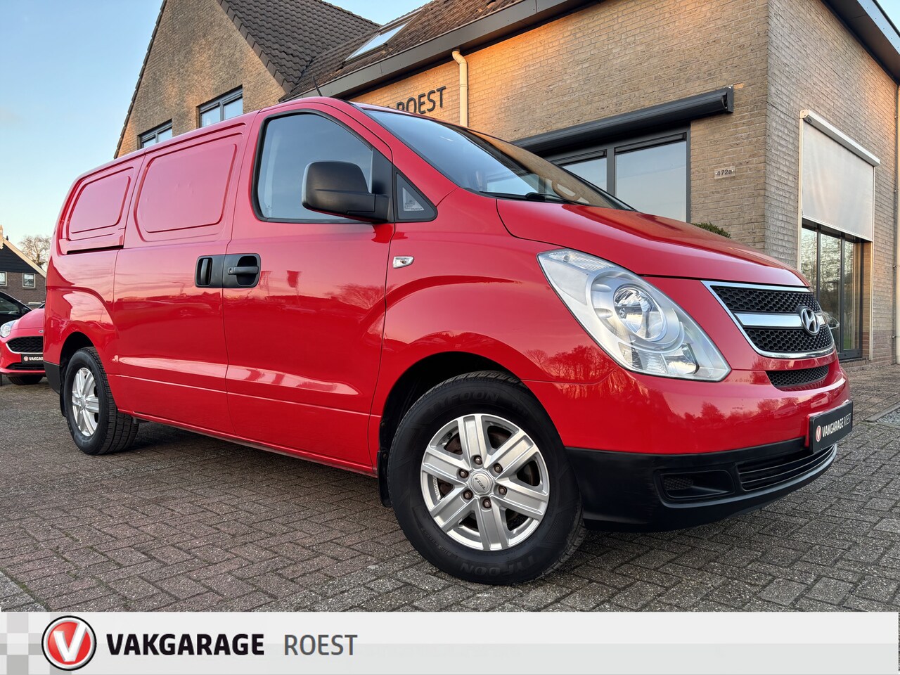 Hyundai H 300 - 2.5 CRDi Dynamic Youngtimer Airco / Trekhaak / 3-Persoons - AutoWereld.nl