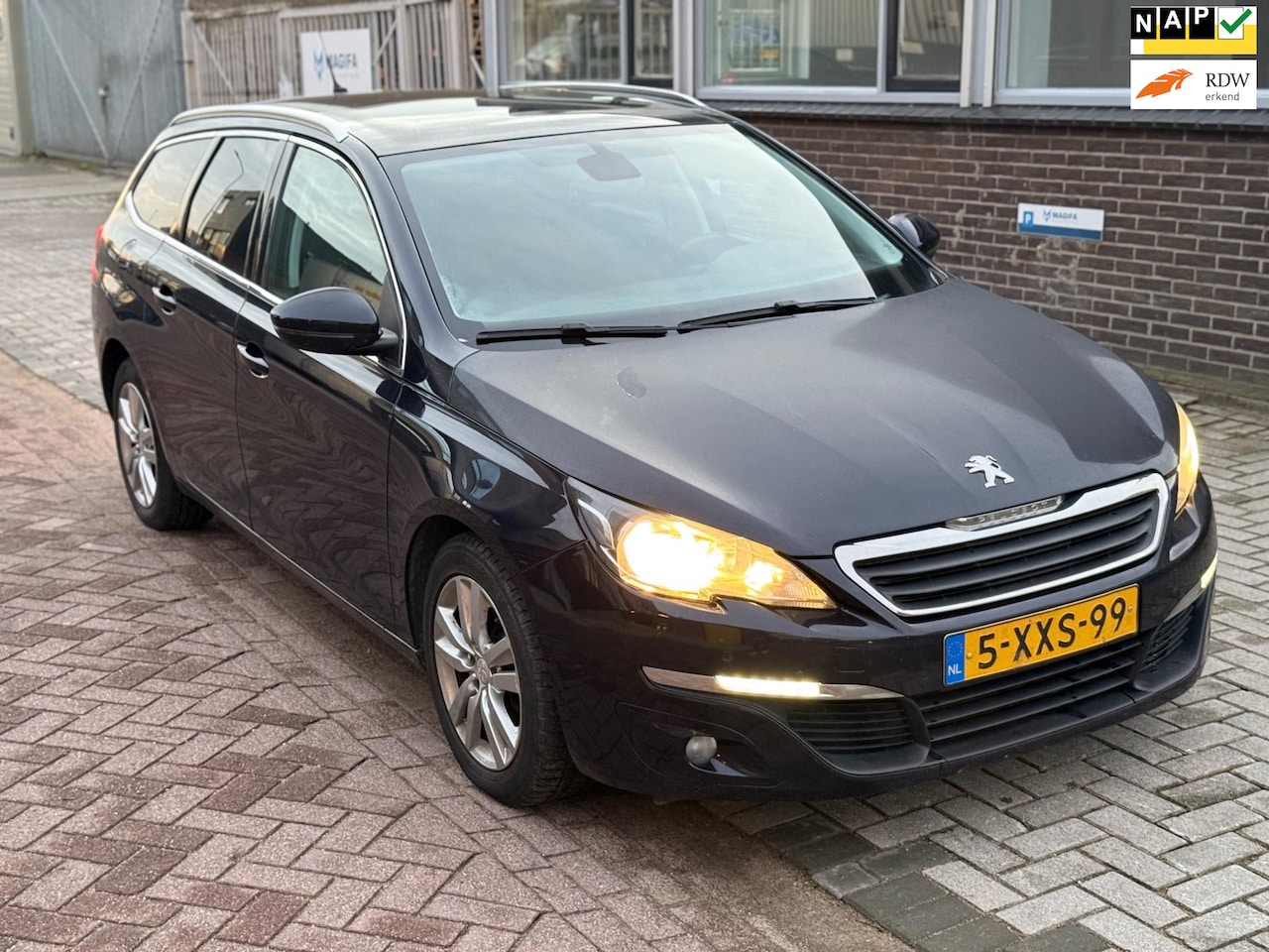 Peugeot 308 SW - 1.6 BlueHDI Blue Lease Executive 1.6 BlueHDI Blue Lease Executive - AutoWereld.nl