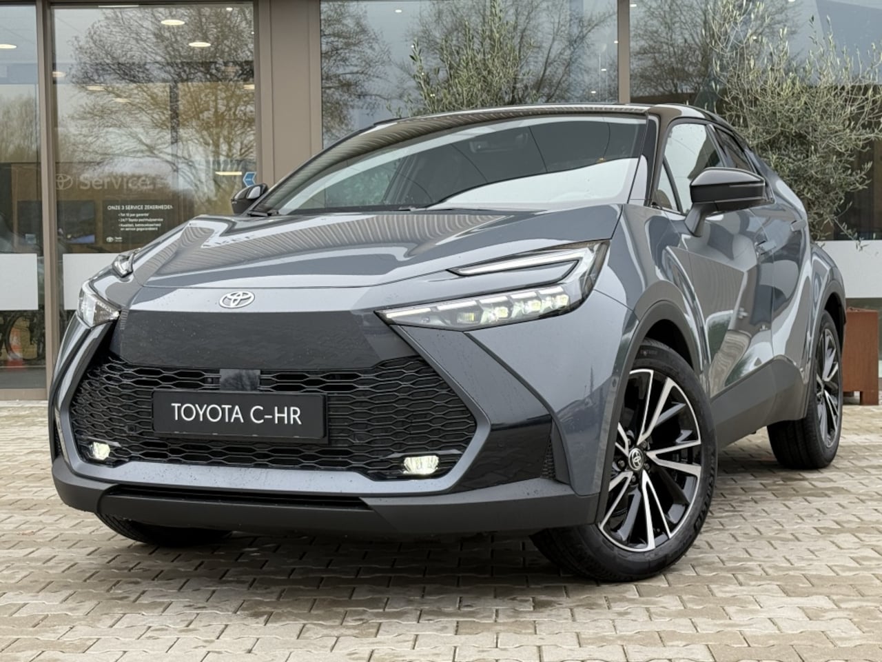 Toyota C-HR - 1.8 Hybrid 140 Executive | VOORRAAD | Exec. Plus Pack - AutoWereld.nl