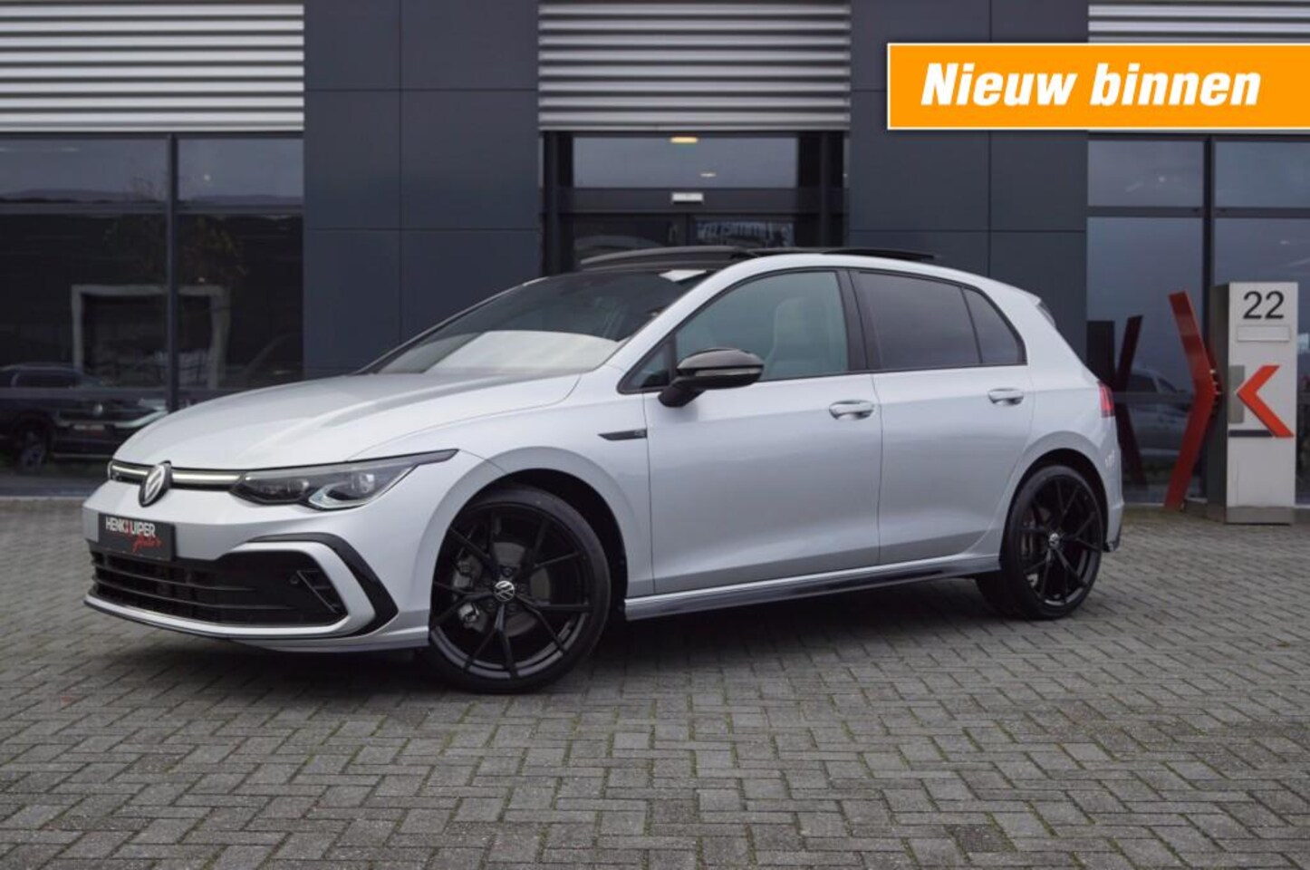 Volkswagen Golf - R-Line black1.5 TSI DSG 150pk/ Panodak /19 Inch LM/ IQ LED / App-Connect/Camera/Navi - AutoWereld.nl