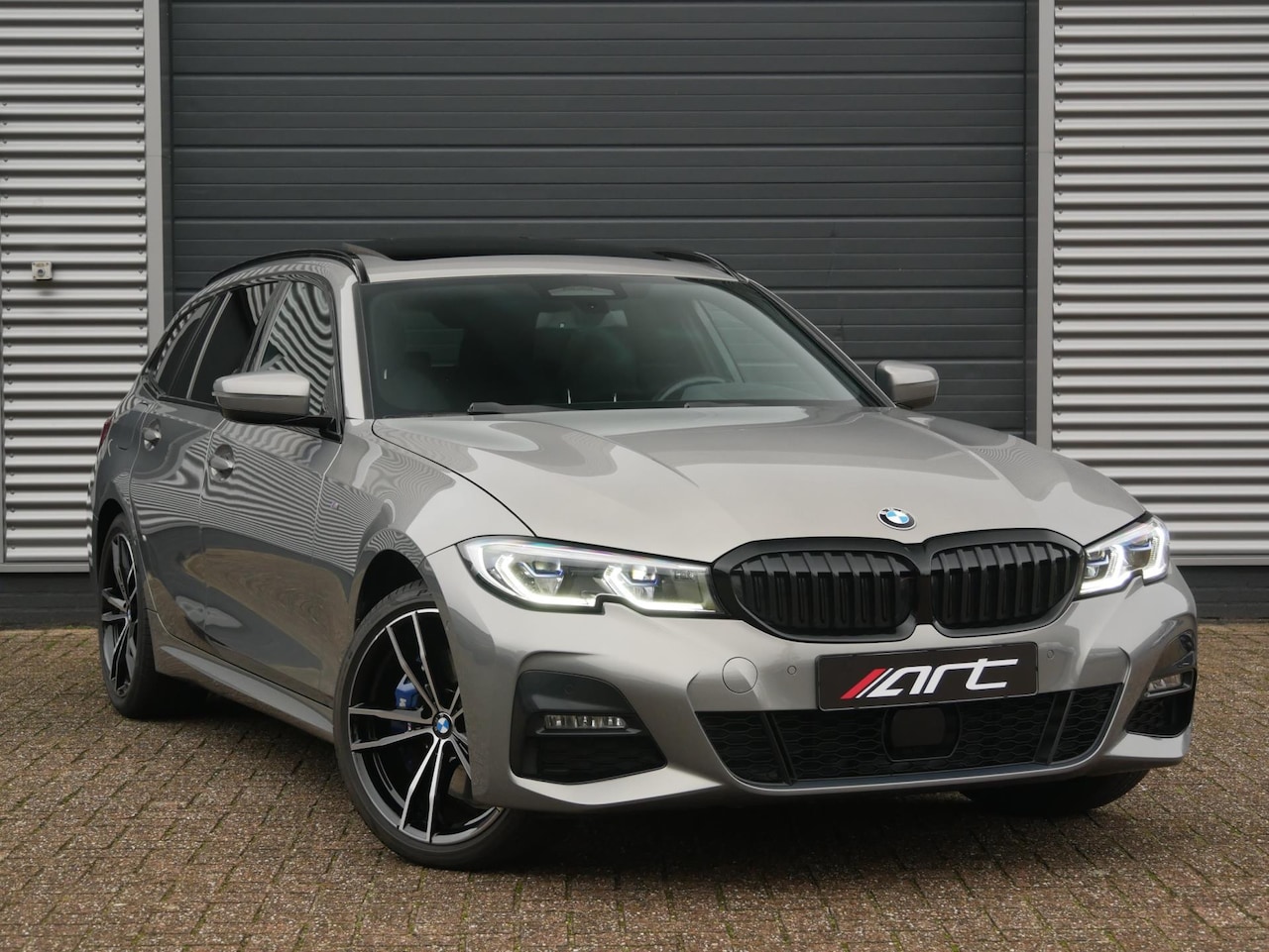 BMW 3-serie Touring - 330e xDrive / Pano / Trekhaak / Head-up / Laser - AutoWereld.nl