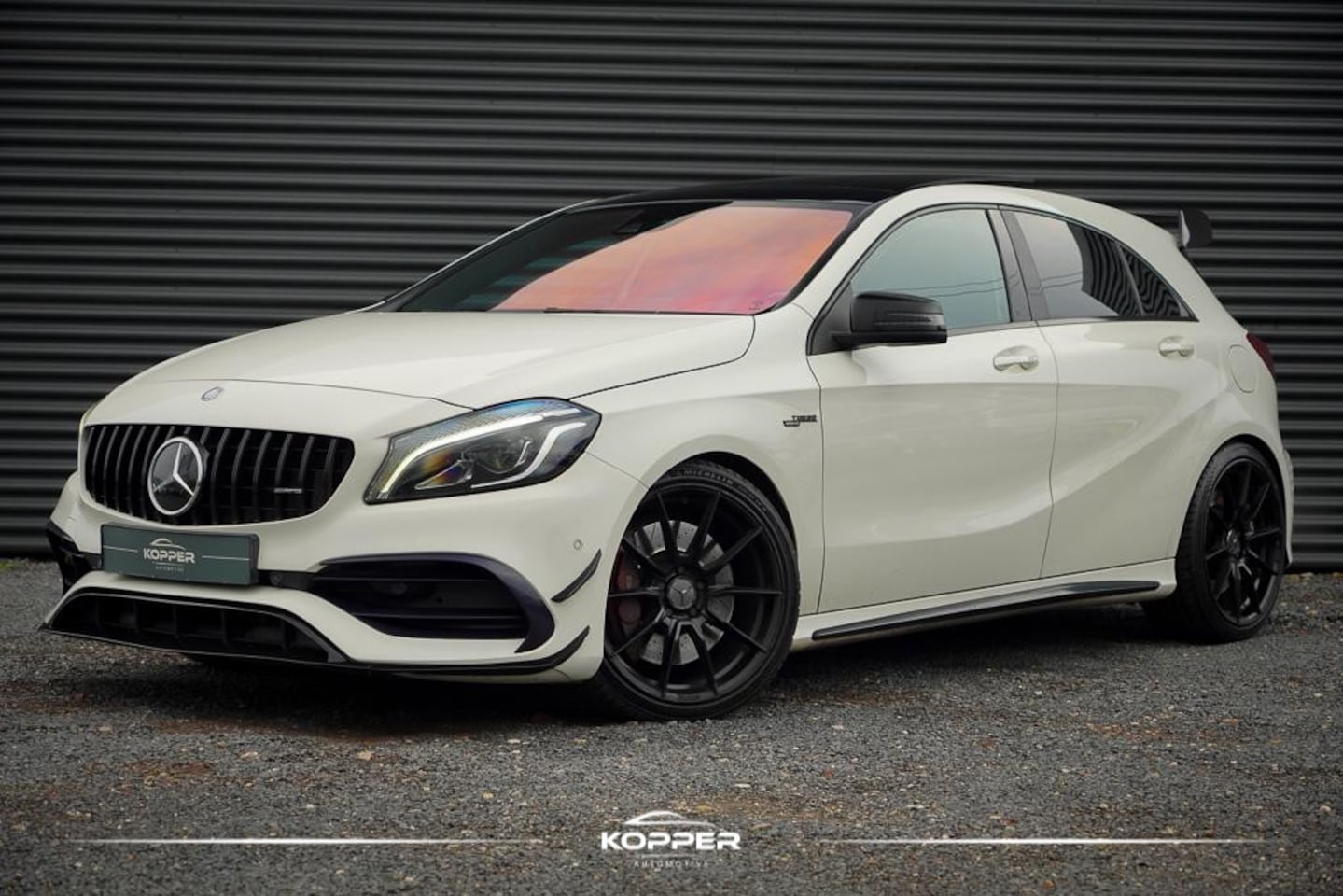 Mercedes-Benz A-klasse - AMG 45 4MATIC / Pano / Sportuitlaat / Sterrenhemel - AutoWereld.nl