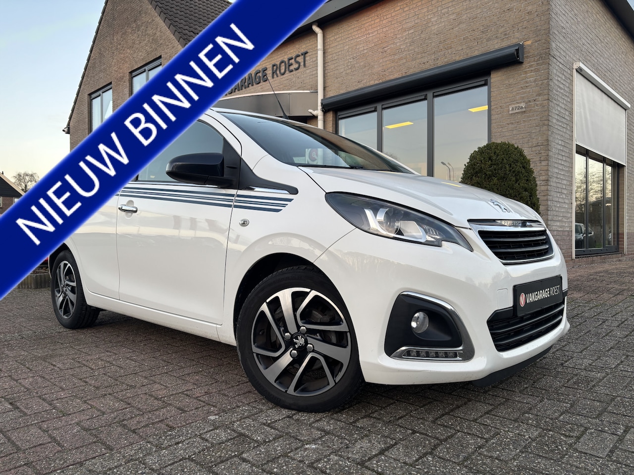 Peugeot 108 - 1.2 GT-Line Cabrio Top Navigatie / Keyless / Camera - AutoWereld.nl